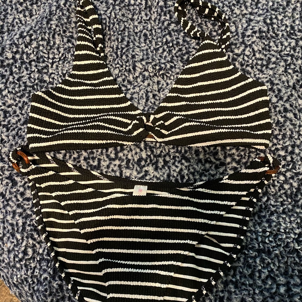 Top/bottom bikini set